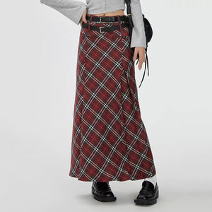VILZSTUDIOS A stylish plaid maxi skirt with an A-line silhouette