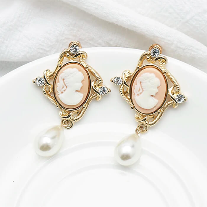 VILZSTUDIOS Fashionable cameo earrings for stylish accessories