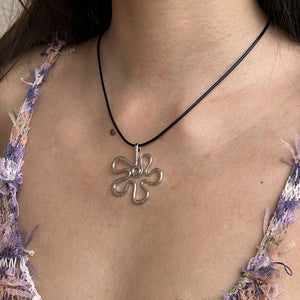 VILZSTUDIOS Stylish floral pendant necklace with a black cord