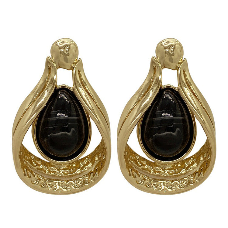 VILZSTUDIOS Stylish black stone earrings for versatile fashion