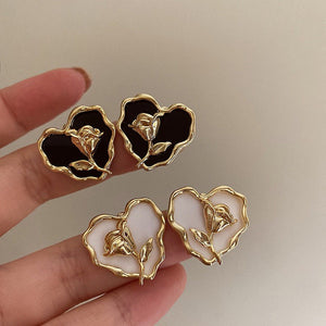 VILZSTUDIOS Retro inspired floral heart earrings