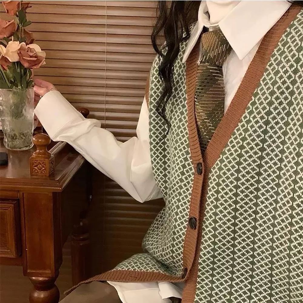 VILZSTUDIOS Knitted button up vest with diamond pattern