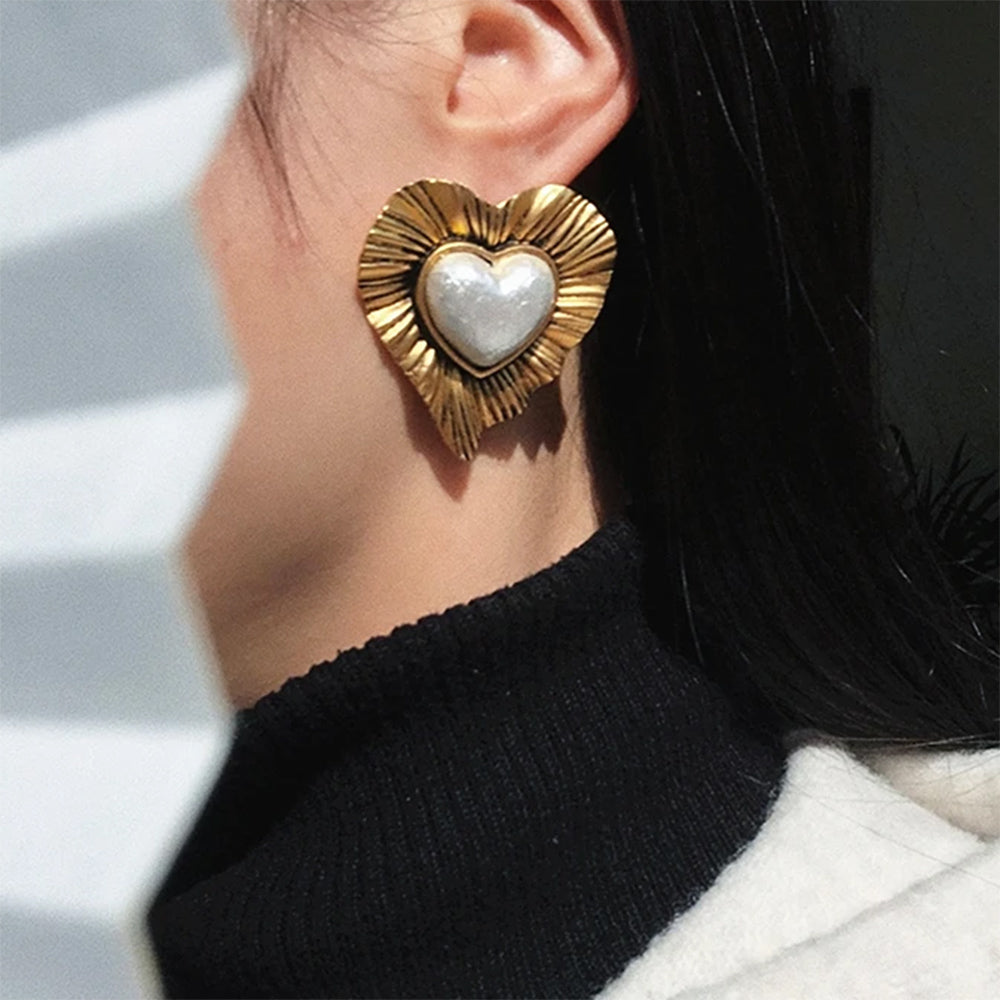 VILZSTUDIOS Vintage-inspired pearl heart earrings