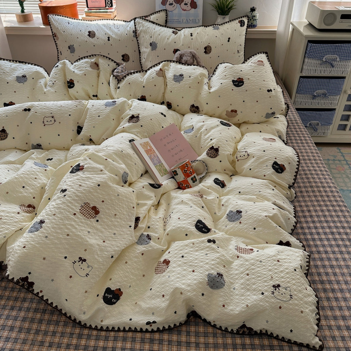VILZSTUDIOS pastel patterned duvet cover set with crinkled texture and scalloped crochet borders