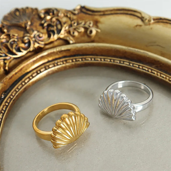 VILZSTUDIOS A stylish minimalist shell ring made of zinc alloy