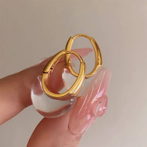 VILZSTUDIOS Stylish clear hoop earrings in a modern design