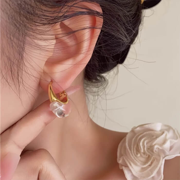 VILZSTUDIOS Stylish clear hoop earrings in a modern design