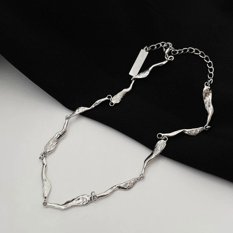 VILZSTUDIOS Sleek minimalist necklace made of zinc alloy