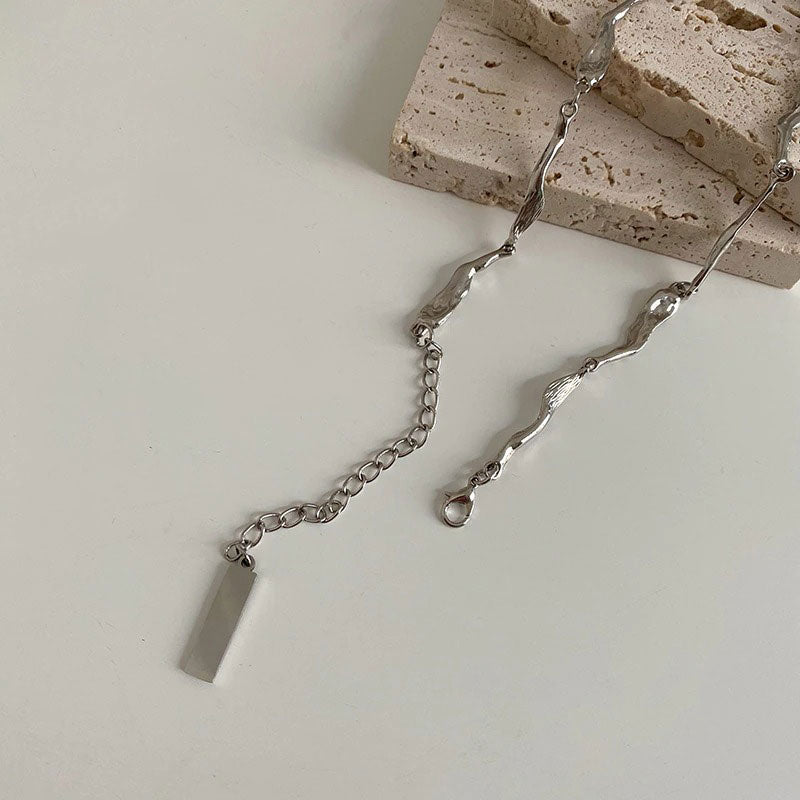 VILZSTUDIOS Sleek minimalist necklace made of zinc alloy