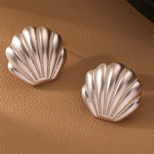 VILZSTUDIOS Stylish minimalist shell earrings from VILZSTUDIOS