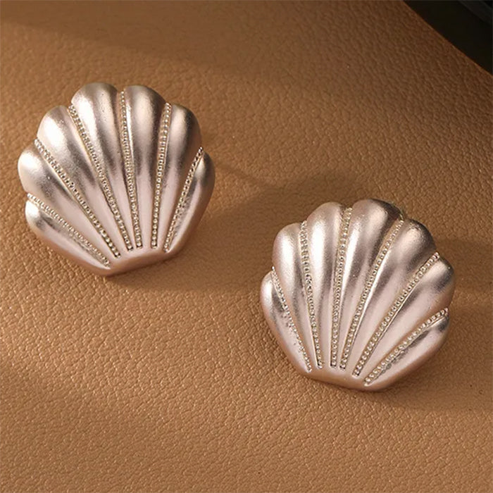 VILZSTUDIOS Stylish minimalist shell earrings from VILZSTUDIOS
