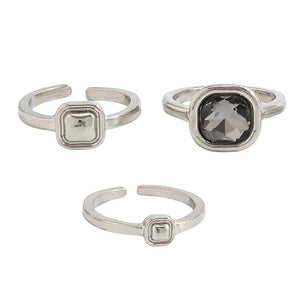 VILZSTUDIOS Sleek silver ring set for stylish accessorizing