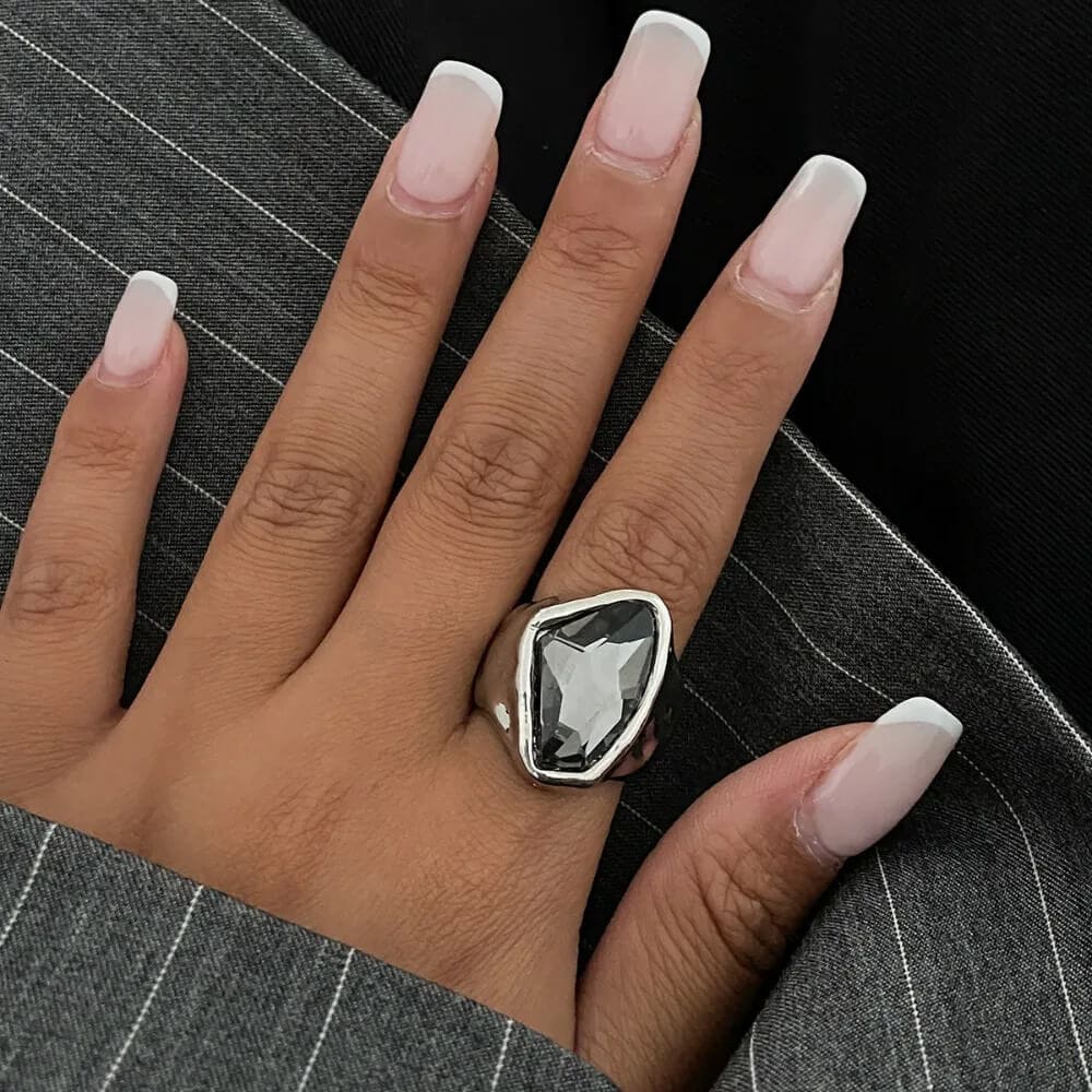 VILZSTUDIOS Sleek silver ring set for stylish accessorizing