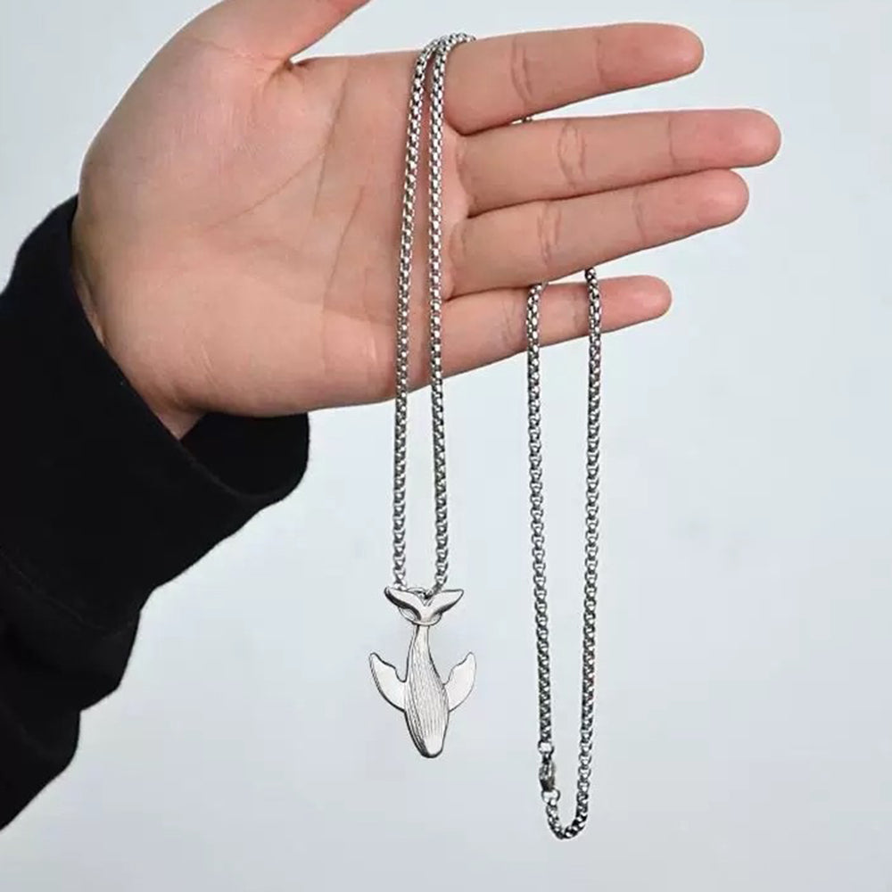 VILZSTUDIOS Stylish chain necklace with whale pendant