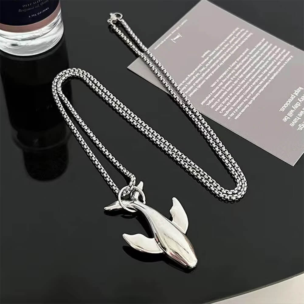 VILZSTUDIOS Stylish chain necklace with whale pendant