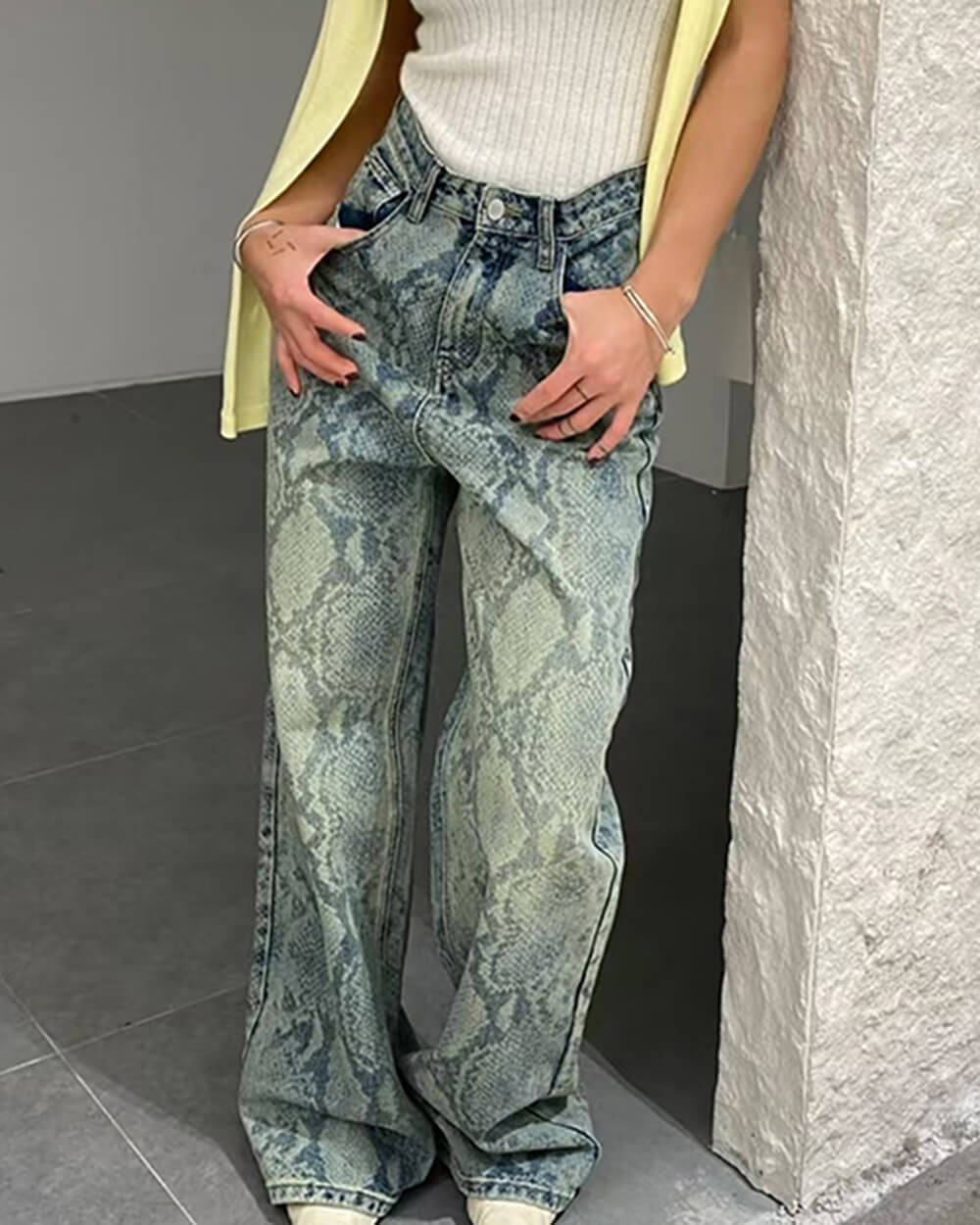 VILZSTUDIOS Stylish snake print straight leg denim jeans
