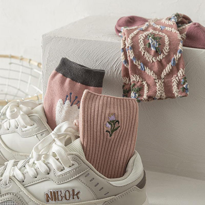 VILZSTUDIOS Soft pink floral socks for stylish comfort