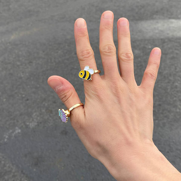 VILZSTUDIOS Stylish spinning ring designed for anxiety relief
