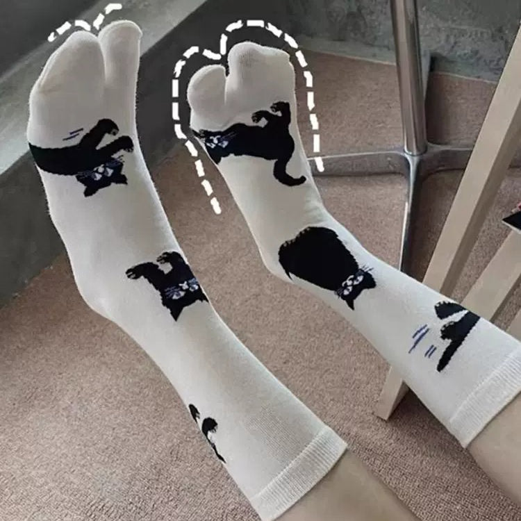 VILZSTUDIOS Black Cat design split toe tabi socks from VILZSTUDIOS
