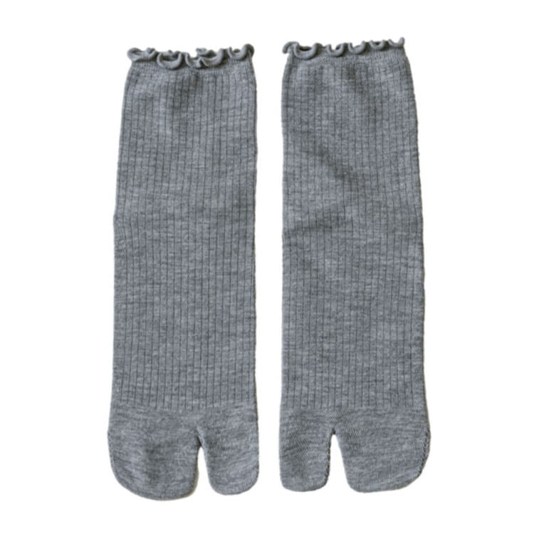 VILZSTUDIOS Stylish split toe tabi socks from VILZSTUDIOS