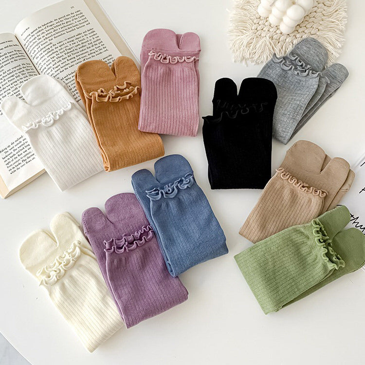 VILZSTUDIOS Stylish split toe tabi socks from VILZSTUDIOS