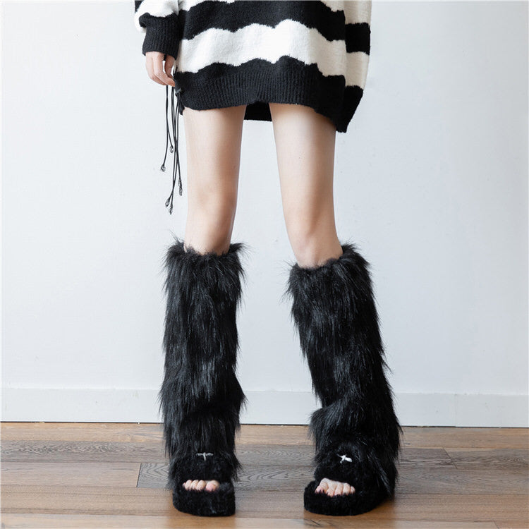 VILZSTUDIOS Faux fur warmers for stylish streetwear