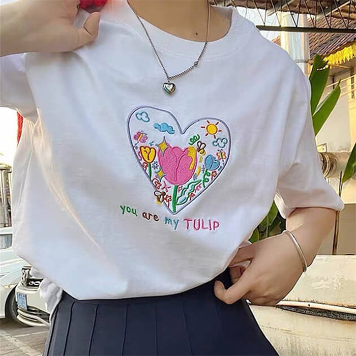 VILZSTUDIOS Stylish tulip embroidery aesthetic t-shirt