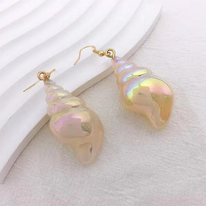 VILZSTUDIOS Stylish twisted shell earrings for a unique look