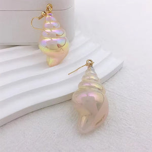 VILZSTUDIOS Stylish twisted shell earrings for a unique look