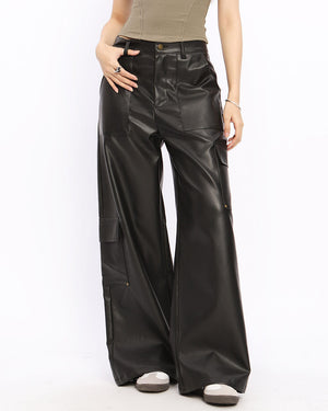 VILZSTUDIOS Stylish vegan leather trousers with cargo pockets