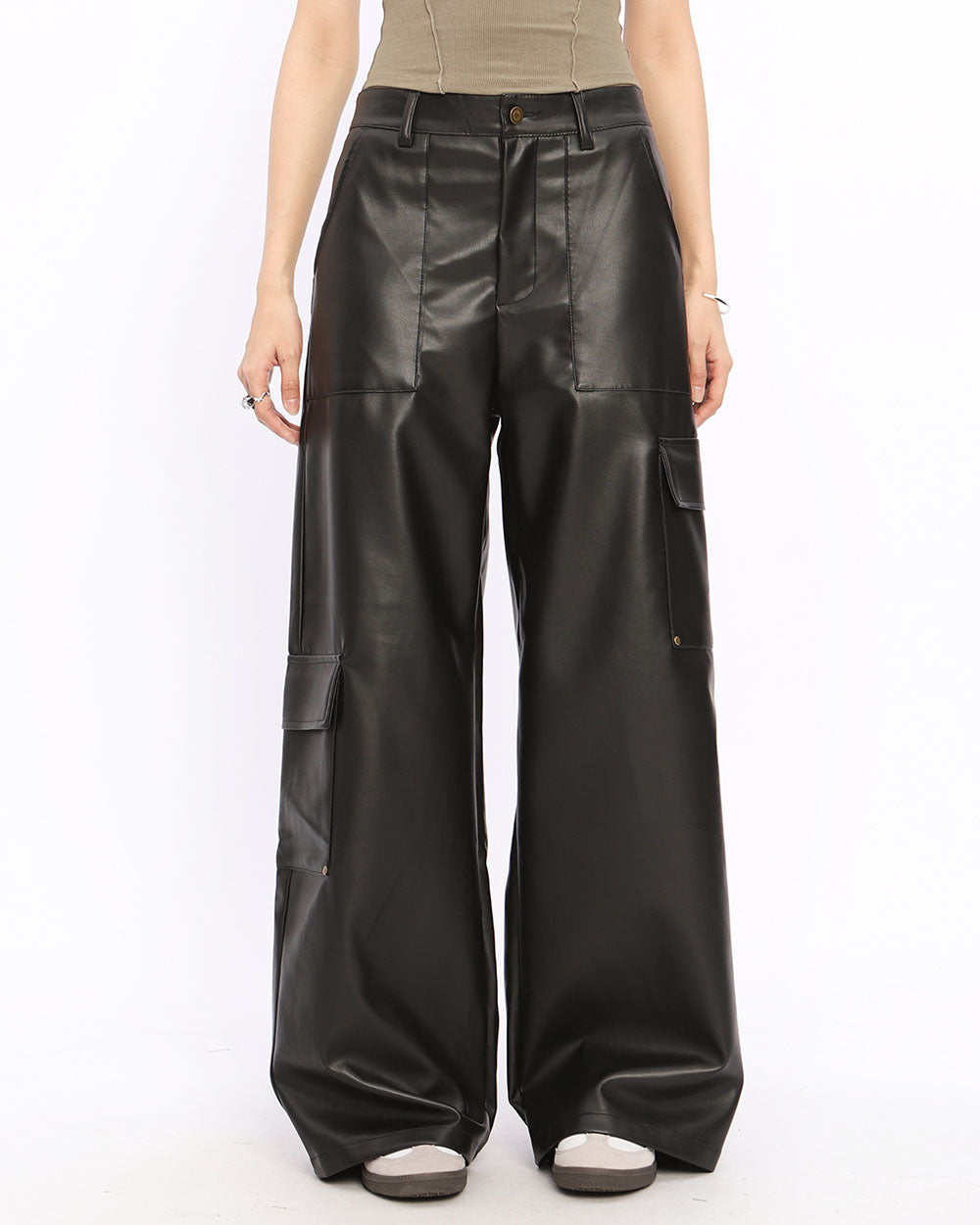 VILZSTUDIOS Stylish vegan leather trousers with cargo pockets