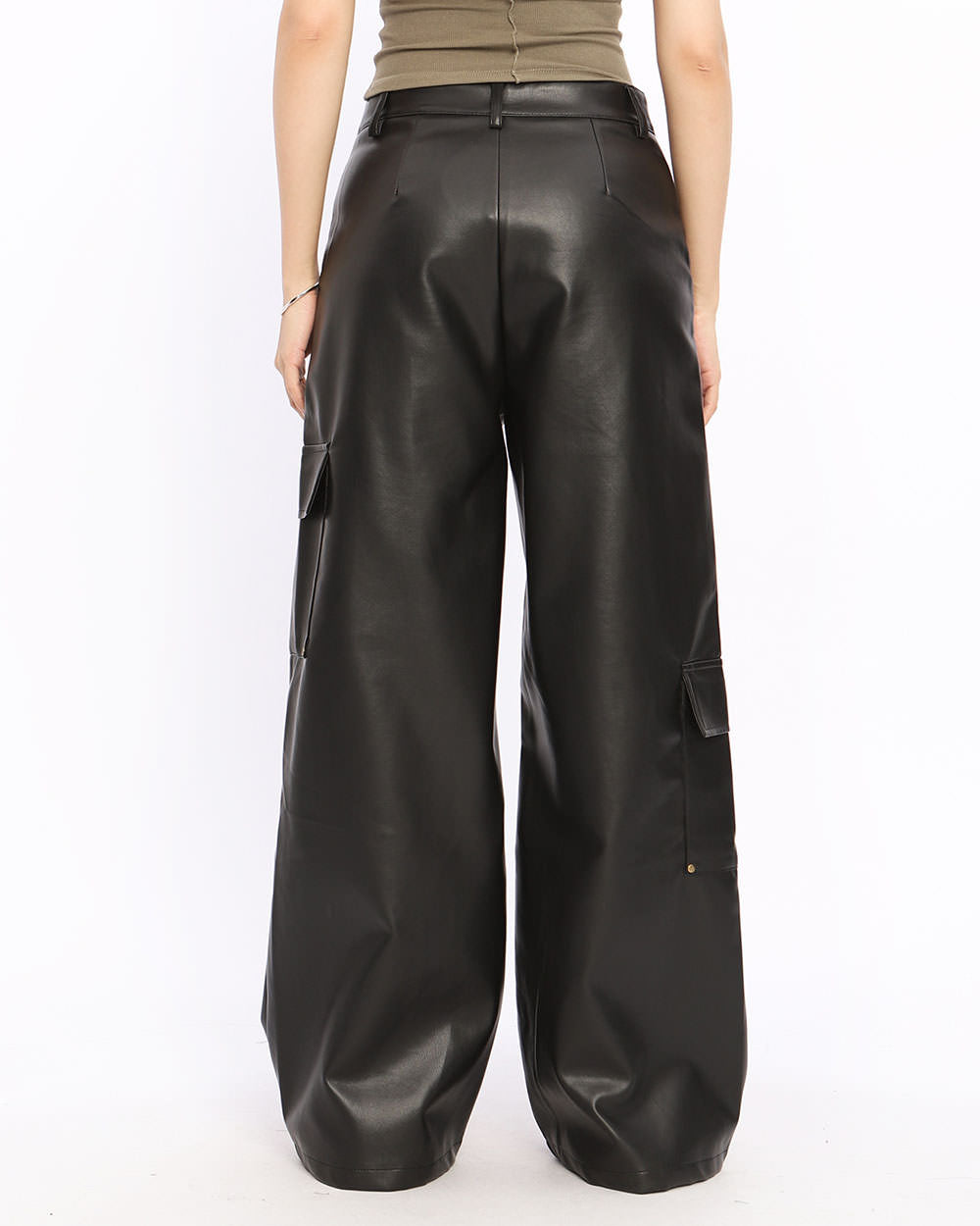 VILZSTUDIOS Stylish vegan leather trousers with cargo pockets