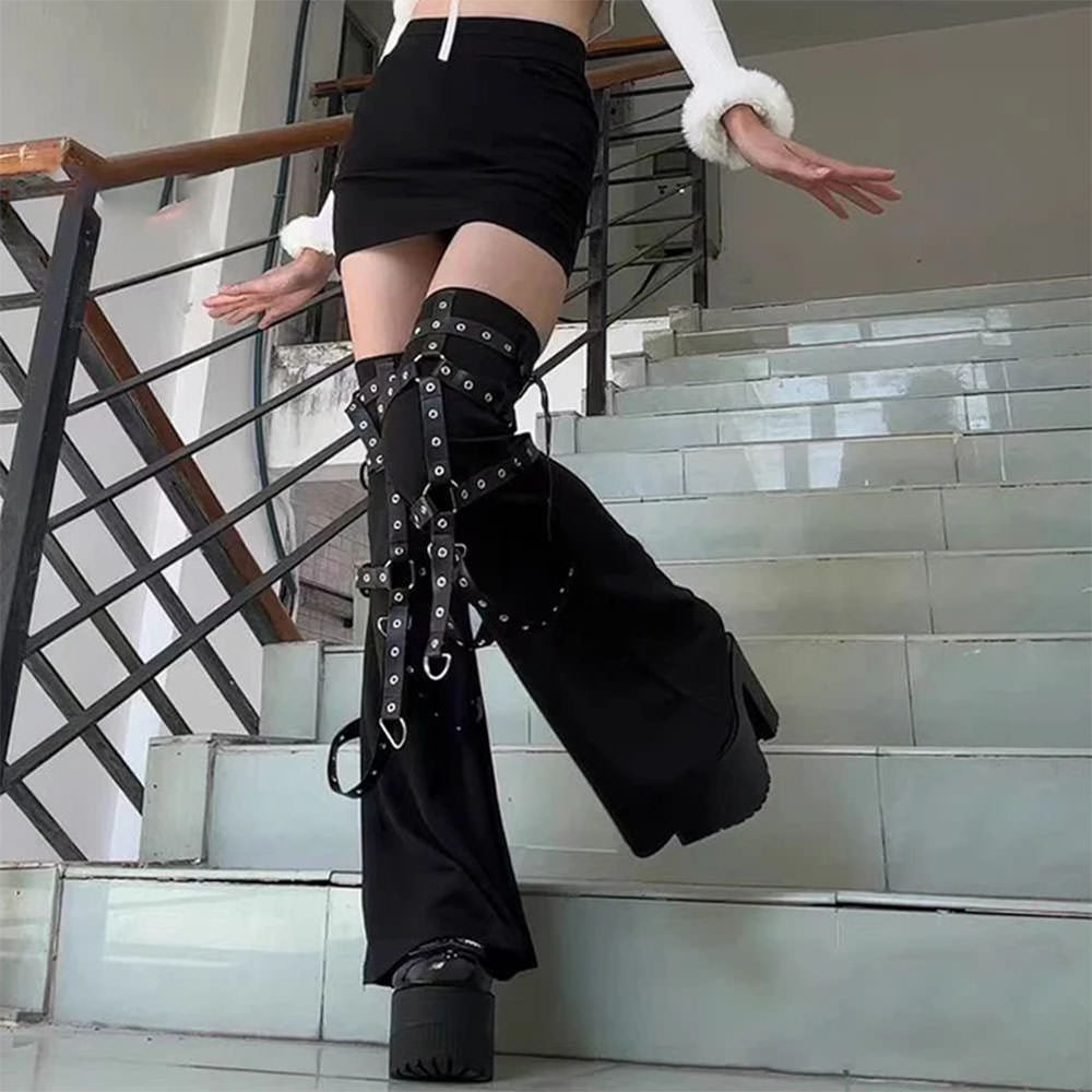 VILZSTUDIOS Flared leg warmers for streetwear fashion