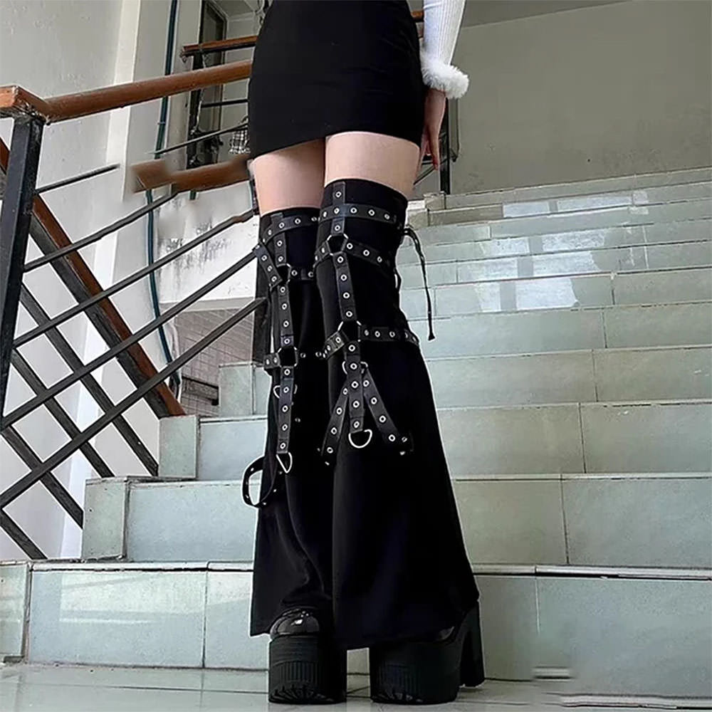 VILZSTUDIOS Flared leg warmers for streetwear fashion