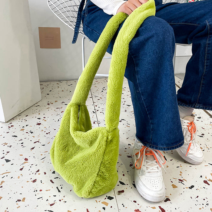 VILZSTUDIOS Vibrant plush bag made from faux fur