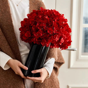 VILZSTUDIOS red hydrangea floral arrangement in black vase
