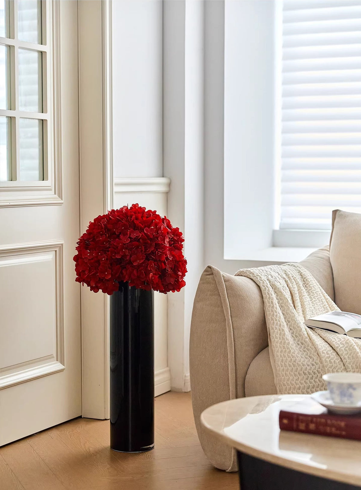 VILZSTUDIOS red hydrangea floral arrangement in black vase
