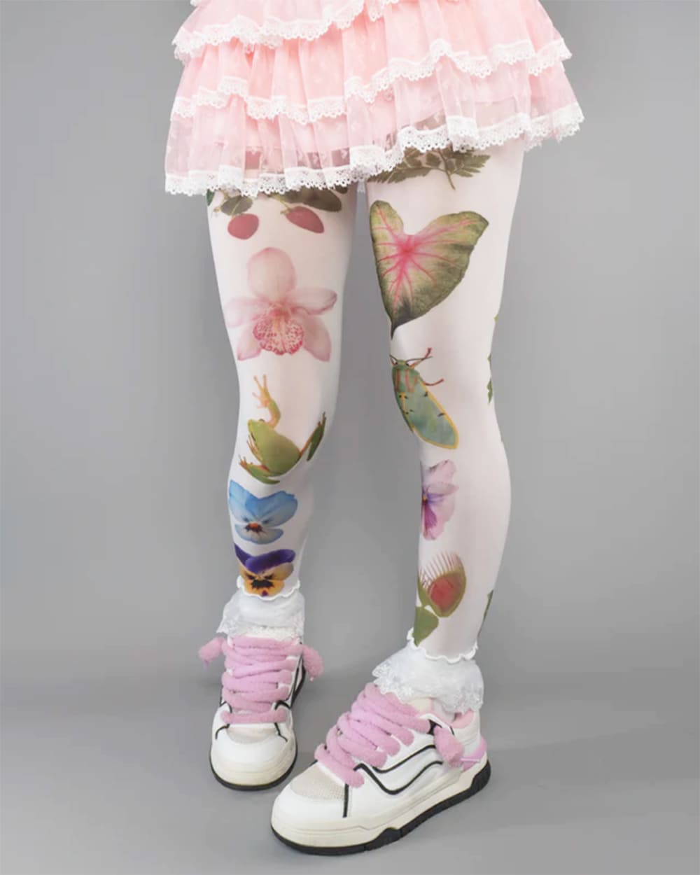 VILZSTUDIOS Whimsical patterned tights for stylish outfits
