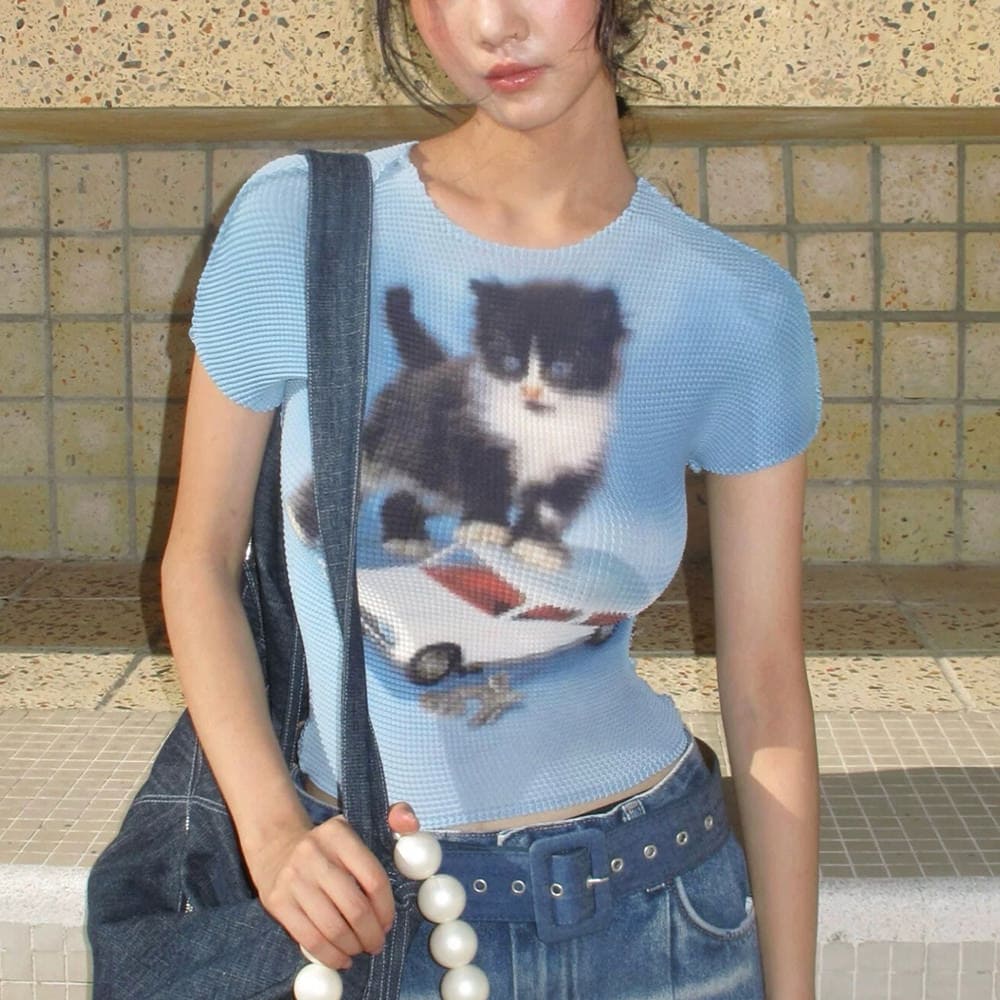VILZSTUDIOS Whimsical Y2K style cat graphic tee