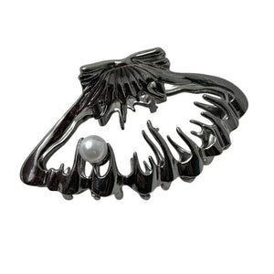 VILZSTUDIOS Stylish hair claw accessory from VILZSTUDIOS