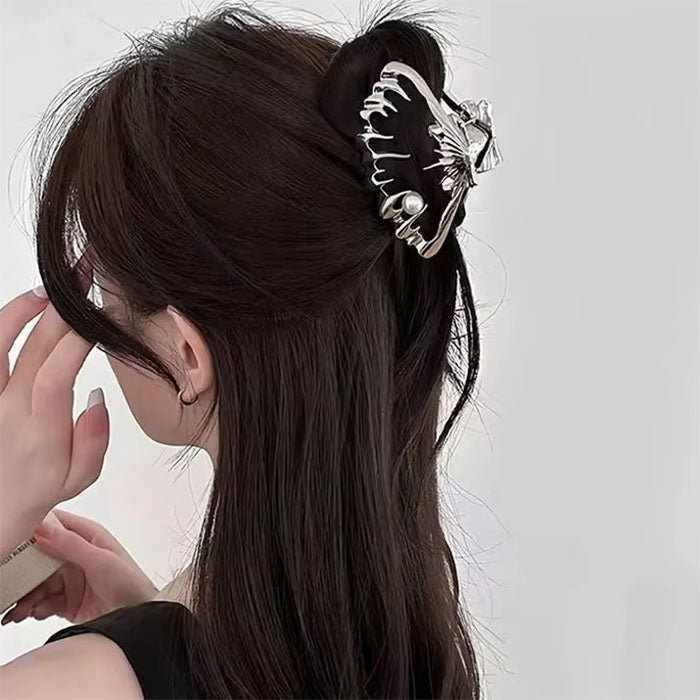 VILZSTUDIOS Stylish hair claw accessory from VILZSTUDIOS