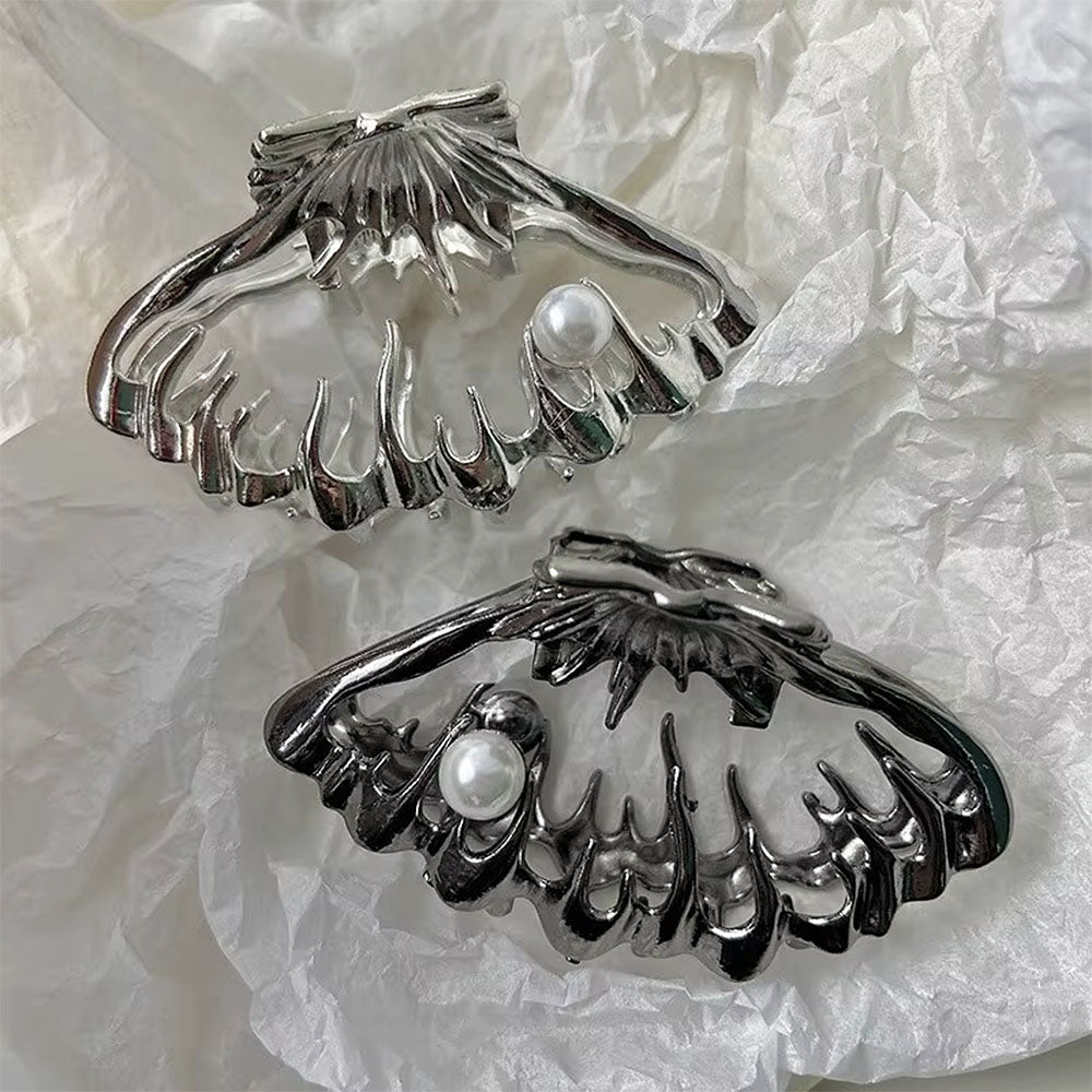 VILZSTUDIOS Stylish hair claw accessory from VILZSTUDIOS