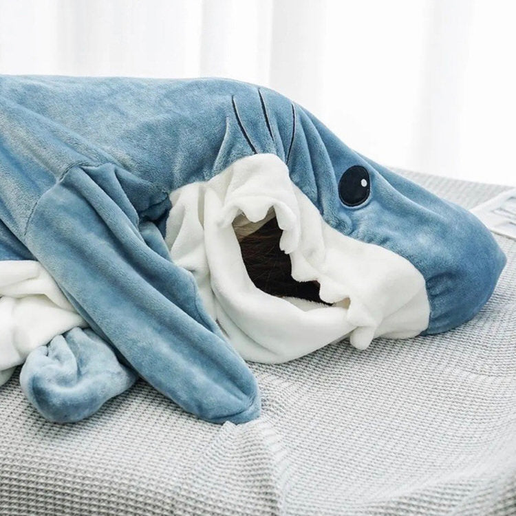 VILZSTUDIOS Cozy shark blanket for warmth and comfort