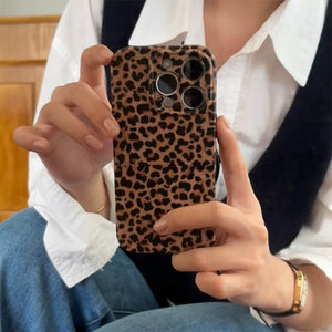 VILZSTUDIOS Leopard print phone case for stylish protection