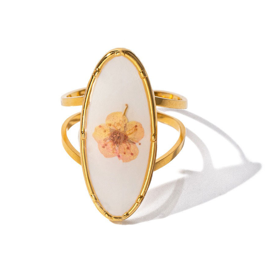 VILZSTUDIOS Floral charm ring set by VILZSTUDIOS