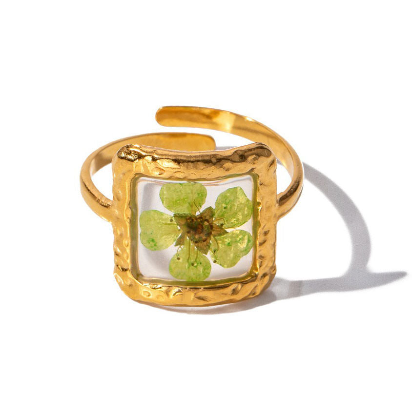 VILZSTUDIOS Floral charm ring set by VILZSTUDIOS