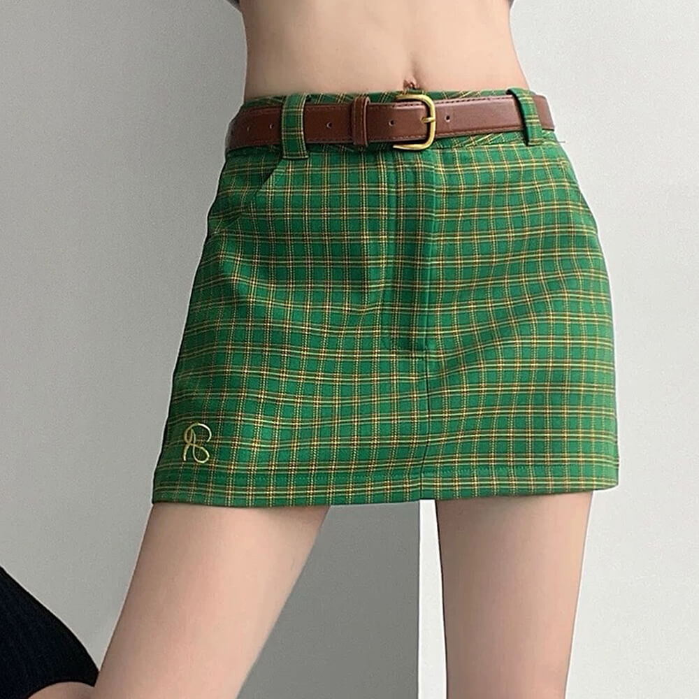 VILZSTUDIOS Fashionable plaid mini skirt for stylish outfits