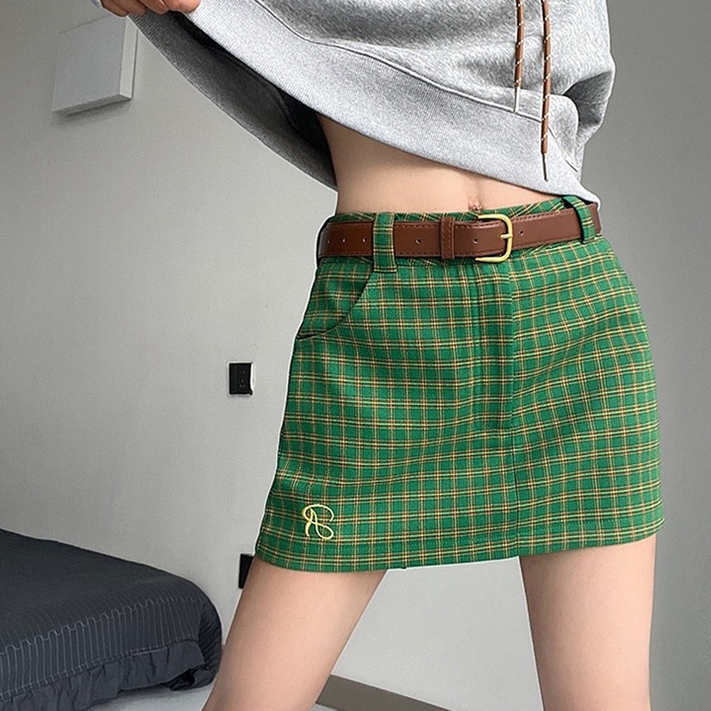VILZSTUDIOS Fashionable plaid mini skirt for stylish outfits