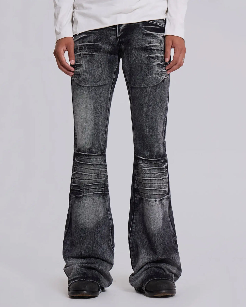 VILZSTUDIOS Flare jeans with ripped details and vintage wash