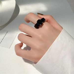 VILZSTUDIOS Chunky ring with rhinestones made of resin